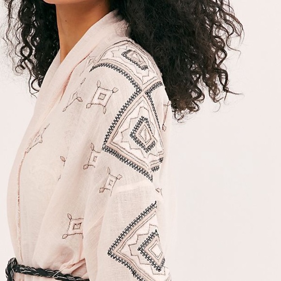 FREE PEOPLE ISABELLA EMBROIDERED ROBE IN LINEN COTTON FABRICATION BLACK ROPE TIE - Picture 5 of 8